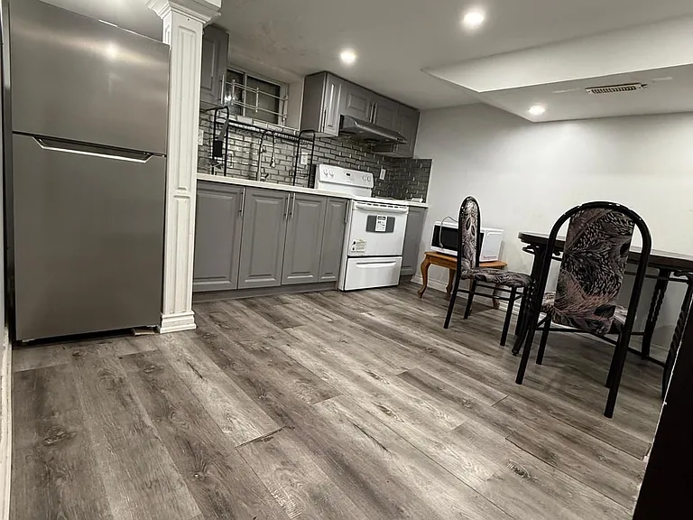 146 Brenda Cres #BASEMENT — Photo 5