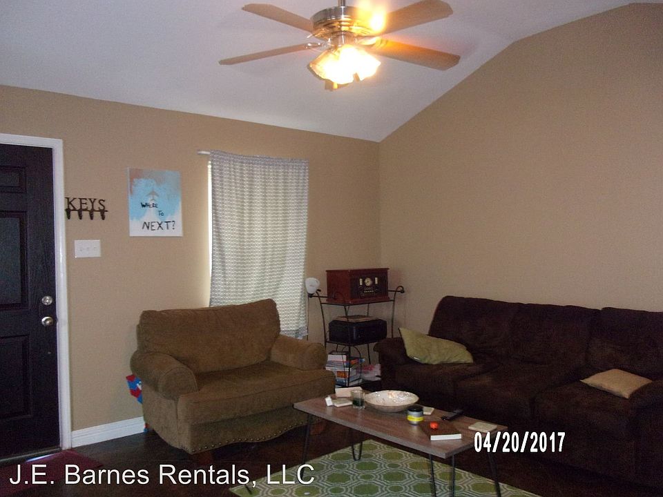 2nd image of 1007 Moss Hill Dr