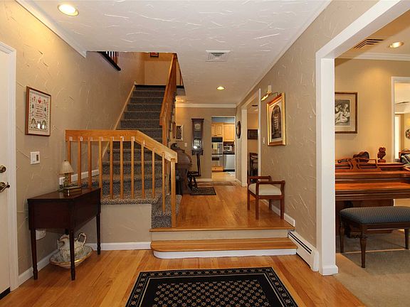 2nd image of 68 Sheryl Cres