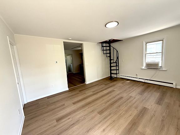 2nd image of 523 Martin Rd