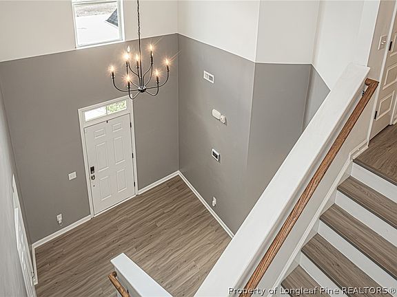 4th image of 270 Emma Ct