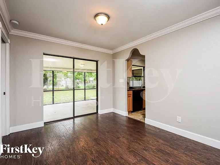 1122 SE 22nd Ter — Photo 4