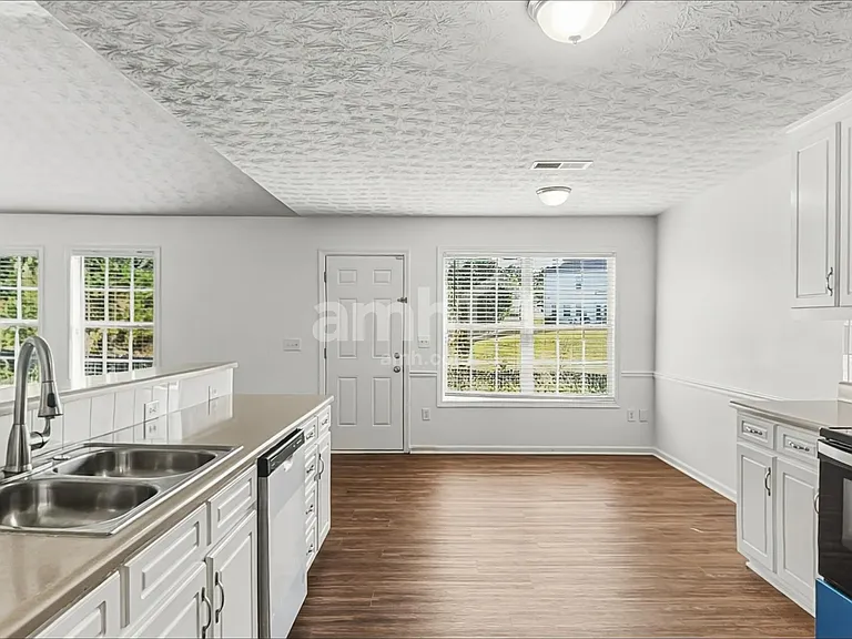 282 Rockingham Dr — Photo 4