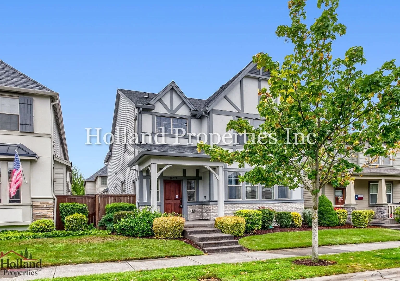 Inviting 4BR Wilsonville Home with Private Yard & Community Pool — Photo 2