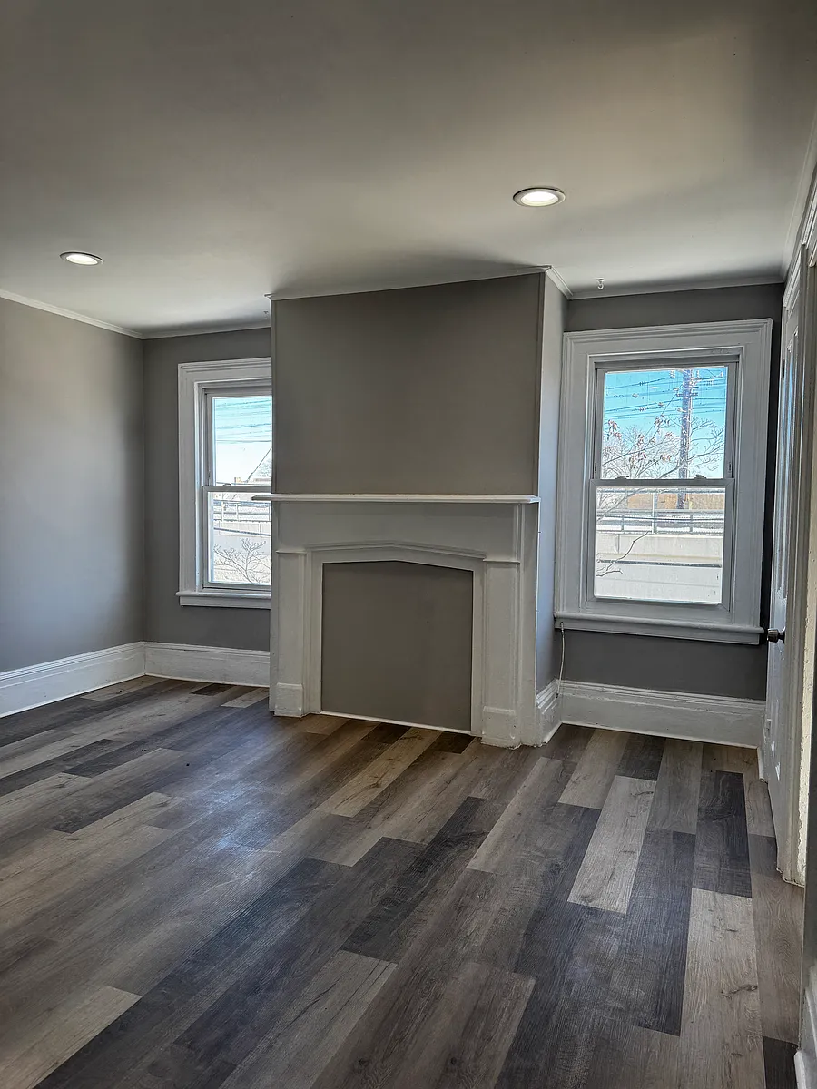 Building Photo - 15 W Emerson Ave #2