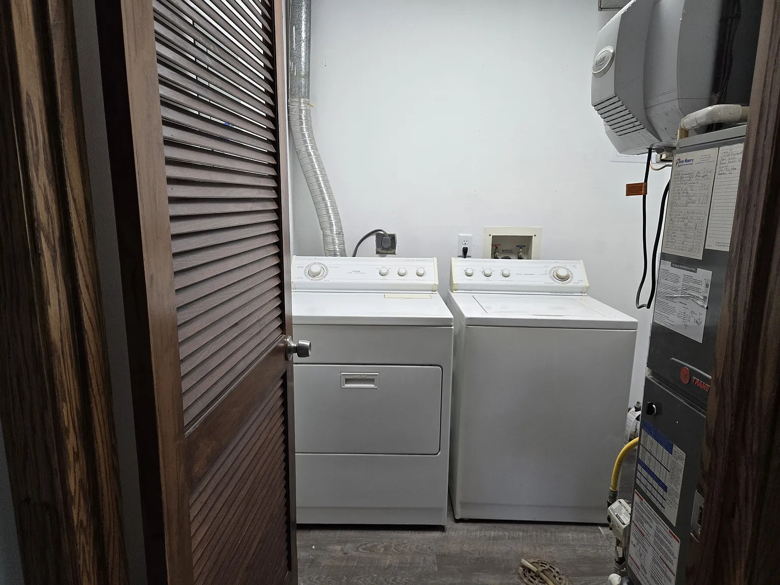 3 bed, 1.5 bath, $1,050 — Photo 2
