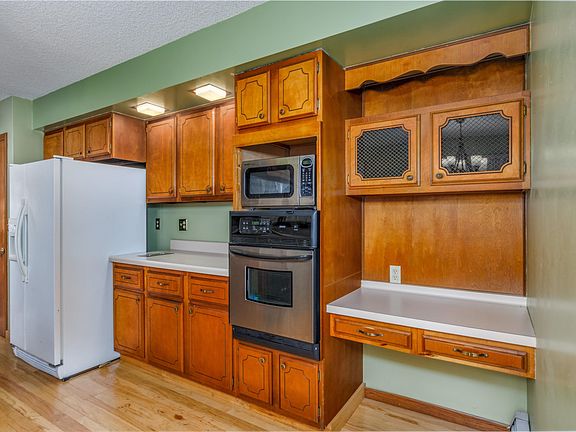 5th image of 15 Locust Dr