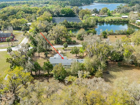 3rd image of 810 Peterson Rd