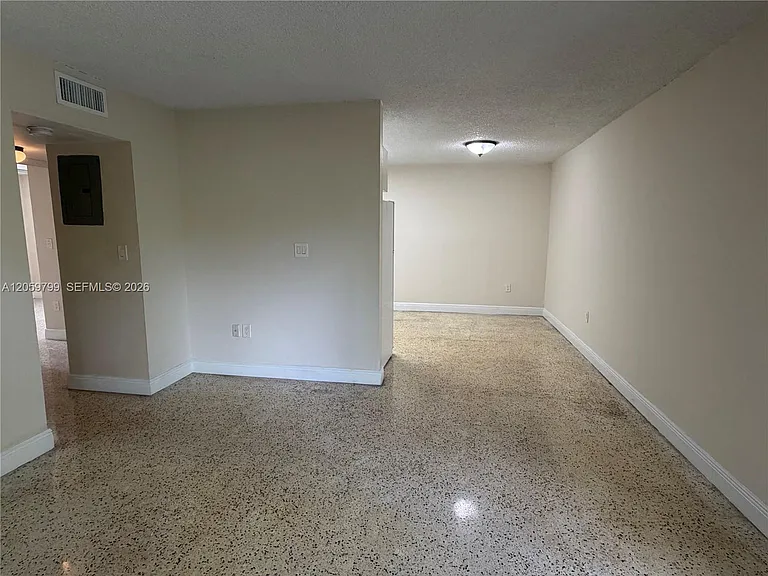 240 E 8th St #3 — Photo 6