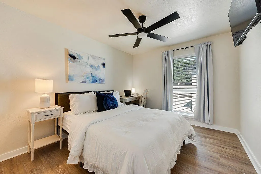 4 bed, 4.0 bath, 1600 sqft, $1,139 — Photo 1