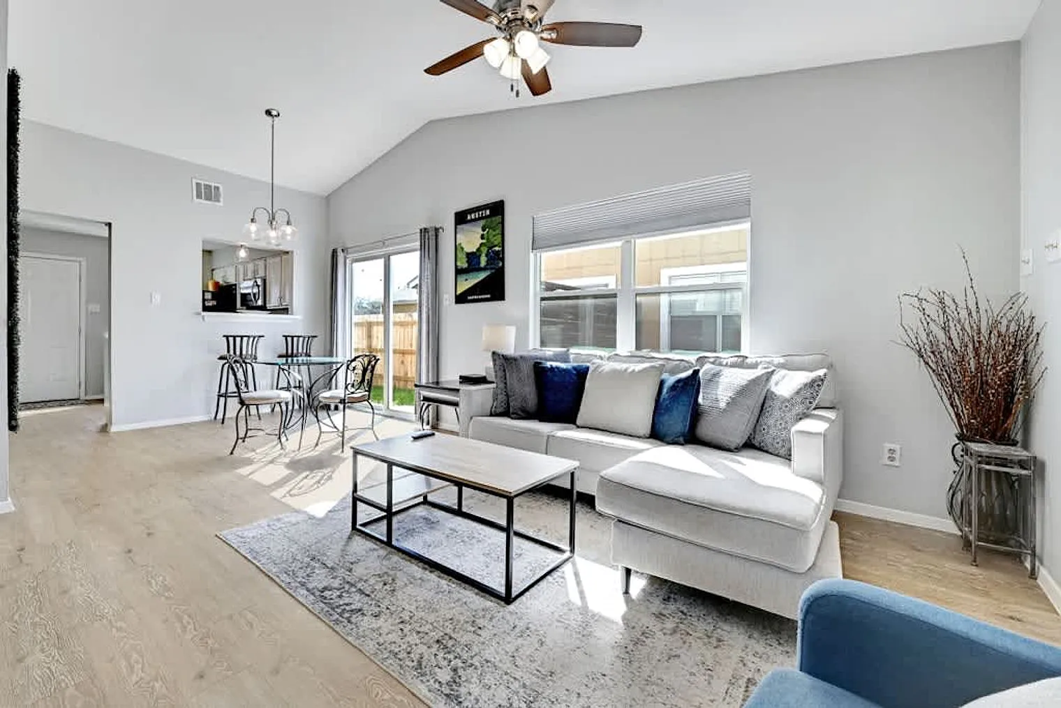 2 bed, 1.0 bath, 861 sqft, $2,564 — Photo 1