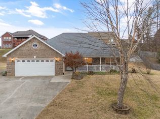 335 Flora Dr, Lenoir City, TN 37771