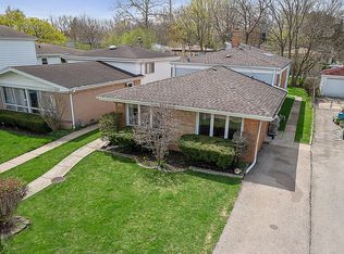 916 Long Rd, Glenview, IL 60025