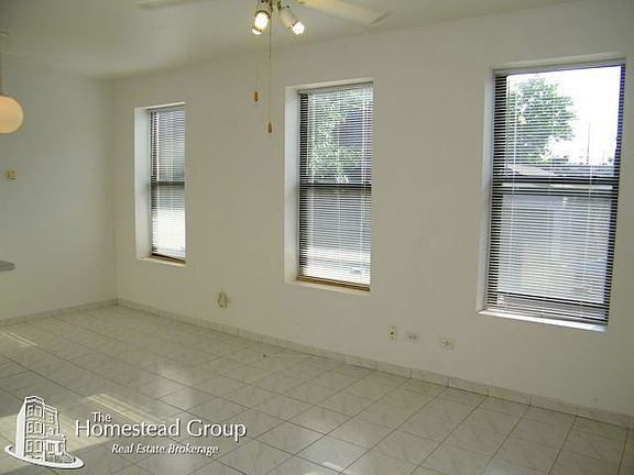 2nd image of 537 N Claremont Ave #01