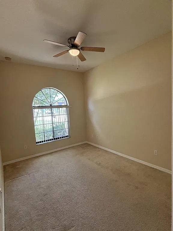 439 Caraway Dr — Photo 2