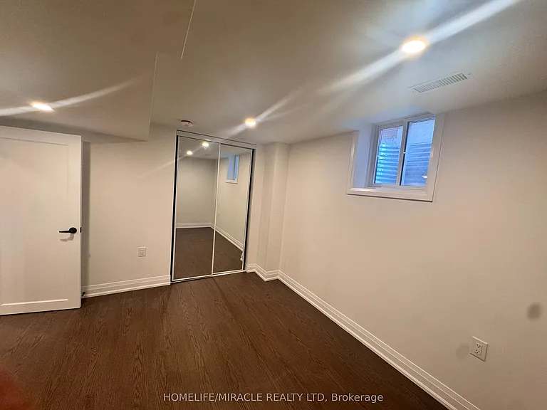 14 Berton Blvd — Photo 21