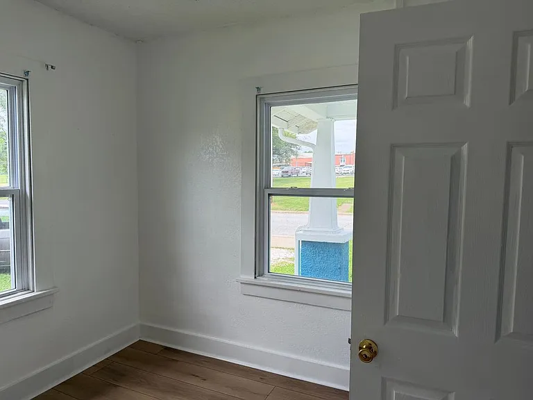 813 S Lillian Ave — Photo 11