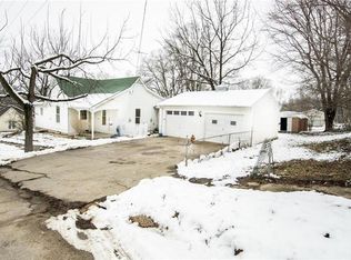 104 E 4th St, Dearborn, MO 64439