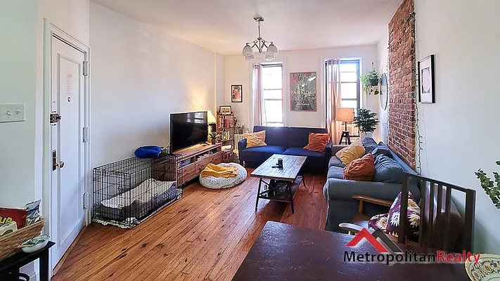 Rented by Metropolitan Realty | media 11