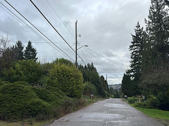 4th image of 7632 S 135th St