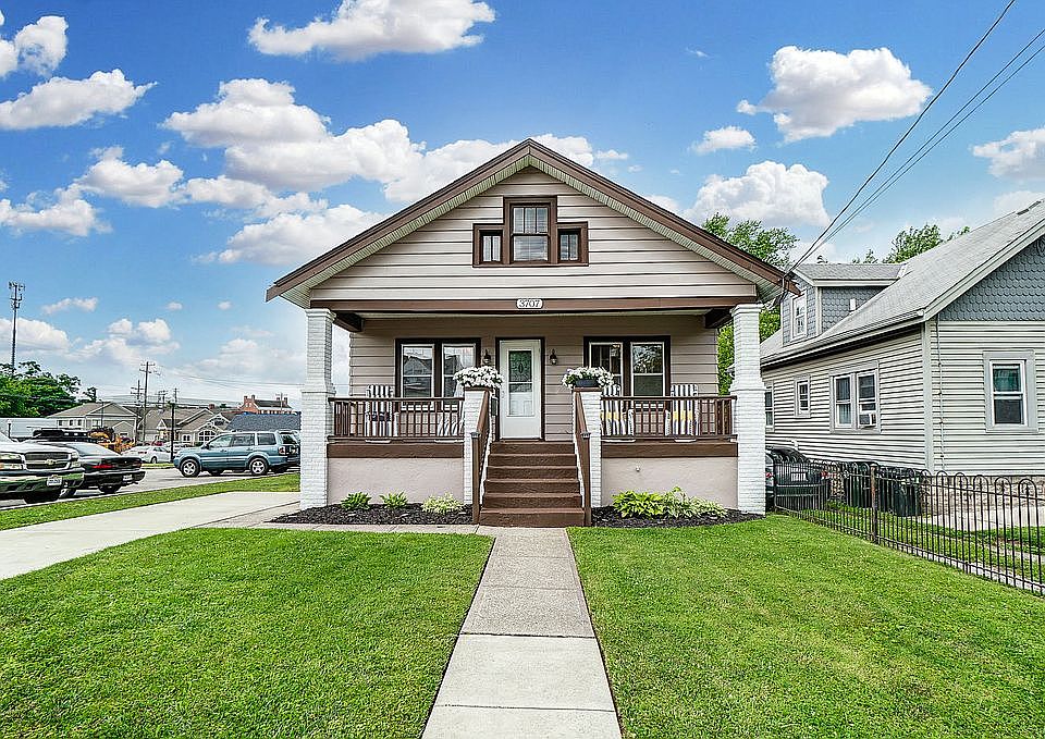 1st image of 3707 Lonsdale St