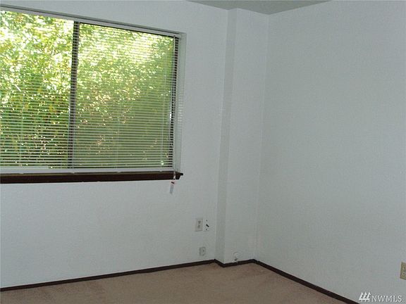 5th image of 4648 Beach Dr E
