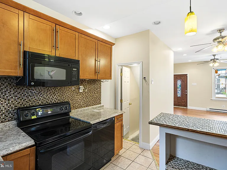 1606 S Frazier St — Photo 3