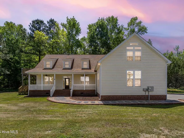 905 Charleston Place, Sneads Ferry, NC 28460