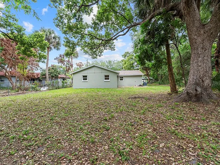 1087 Swan St — Photo 36