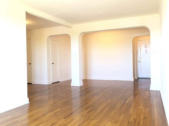 3rd image of 13530 Grand Central Pkwy APT 621