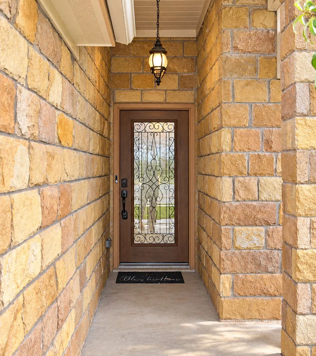4 bed, 2000 sqft, $1,975 — Photo 2