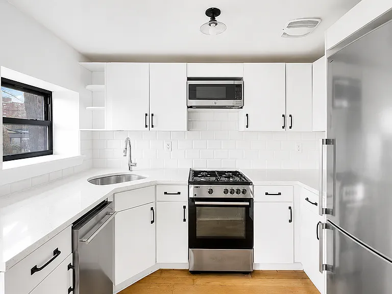 117 Albany Ave #2 — Photo 2