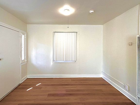 4th image of 707 W 77th St #709