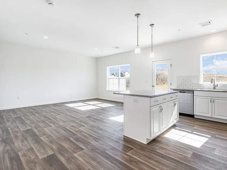 7843 Briarwood Dr — Photo 8