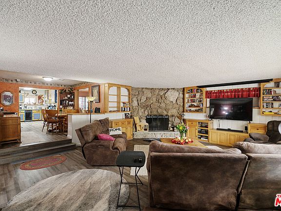 3rd image of 11057 Fenway St