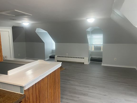 4th image of 743 Summit Ave #C