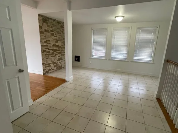 8 Whipple St, Lowell, MA 01852