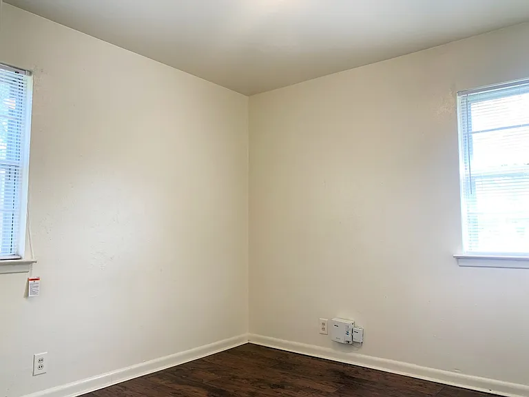 712 Juno Ln — Photo 9