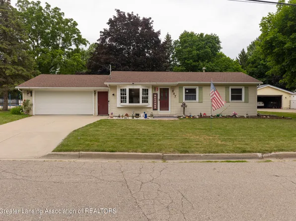 907 N Oakland St, Saint Johns, MI 48879