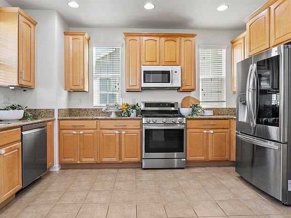4th image of 25 Tarleton Ln
