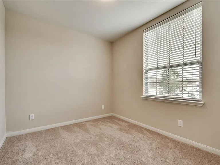 228 Ryan St — Photo 12
