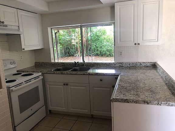 3rd image of 3529 Devonshire Dr