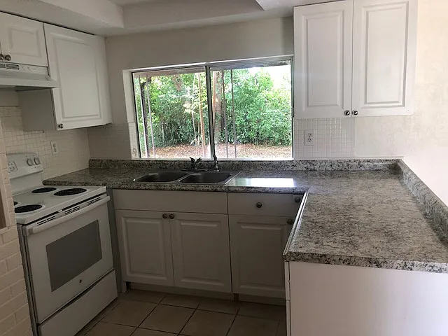 3529 Devonshire Dr — Photo 3