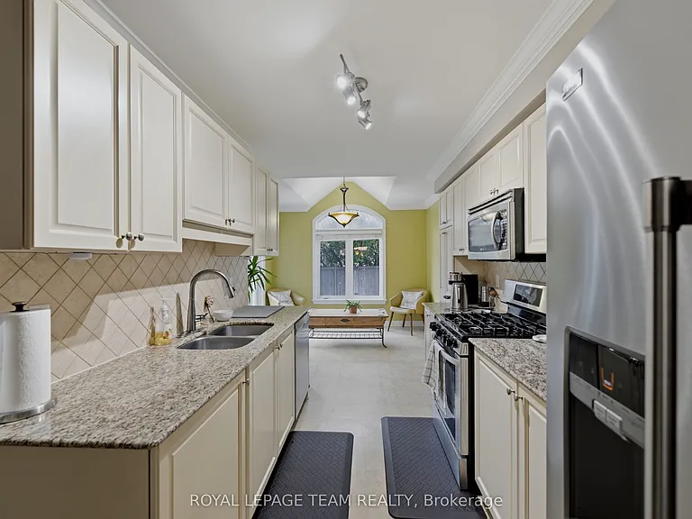 216 Horseshoe Cres — Photo 19