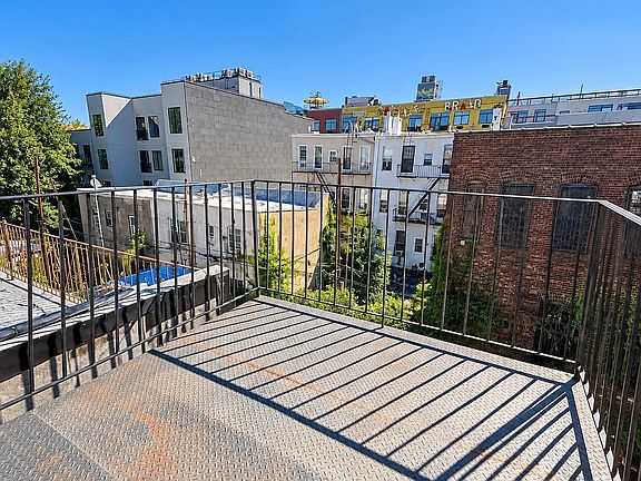 2nd image of 134 Jefferson St #3LR
