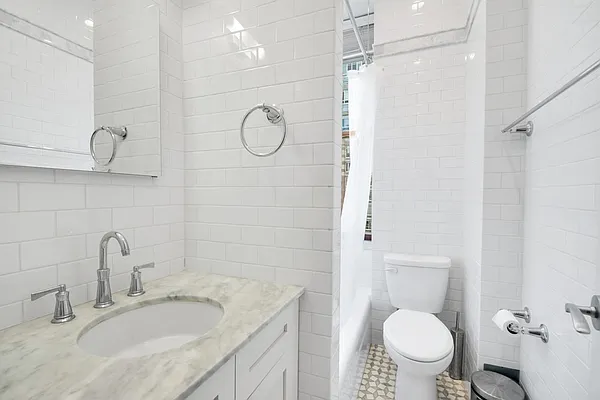 Rented by Compass | media 24