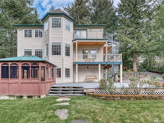 3rd image of 706 33rd Ave NW