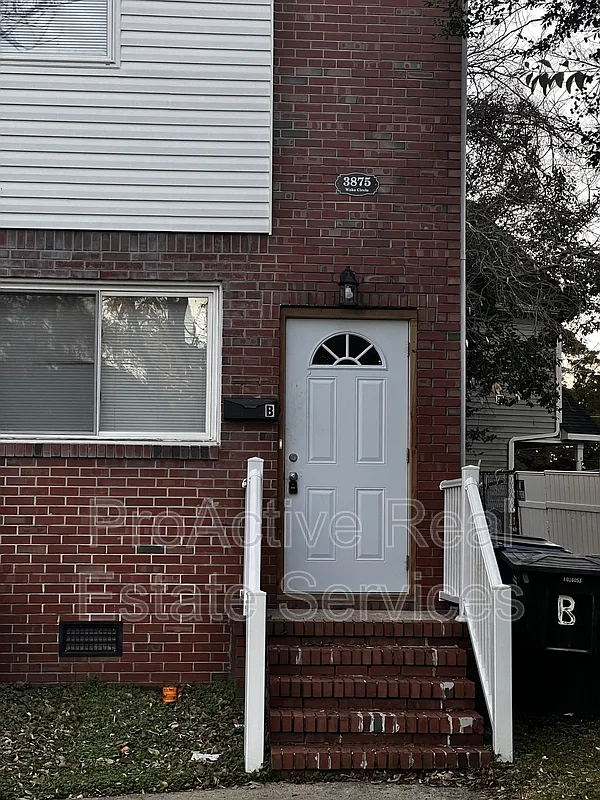 2 bed, 1.0 bath, 895 sqft, $1,450 — Photo 2