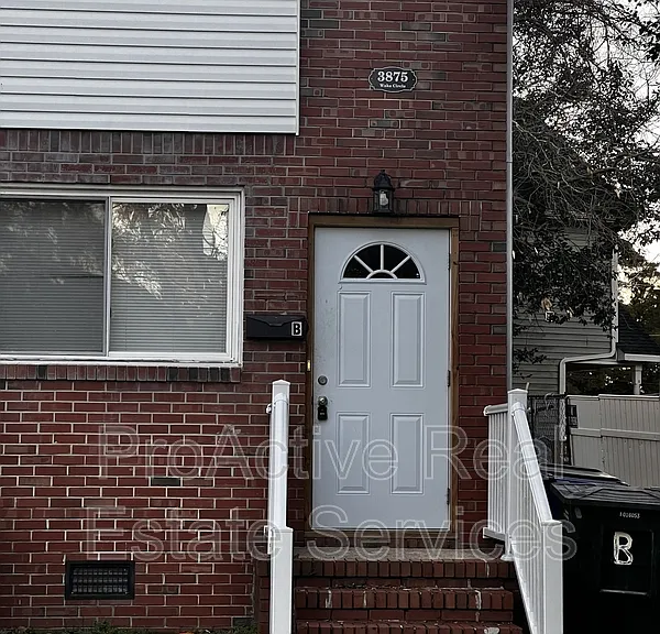 3875 Wake Cir #B — Photo 2