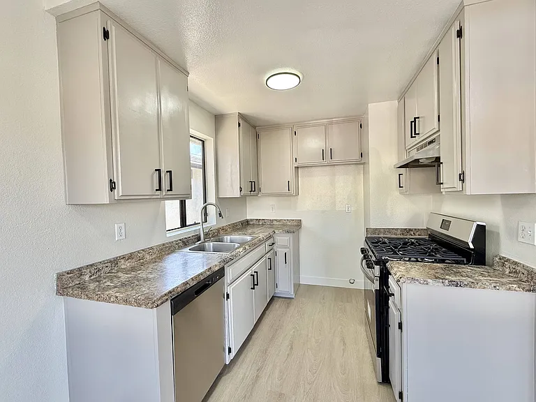 20607 S Harvard Blvd — Photo 11